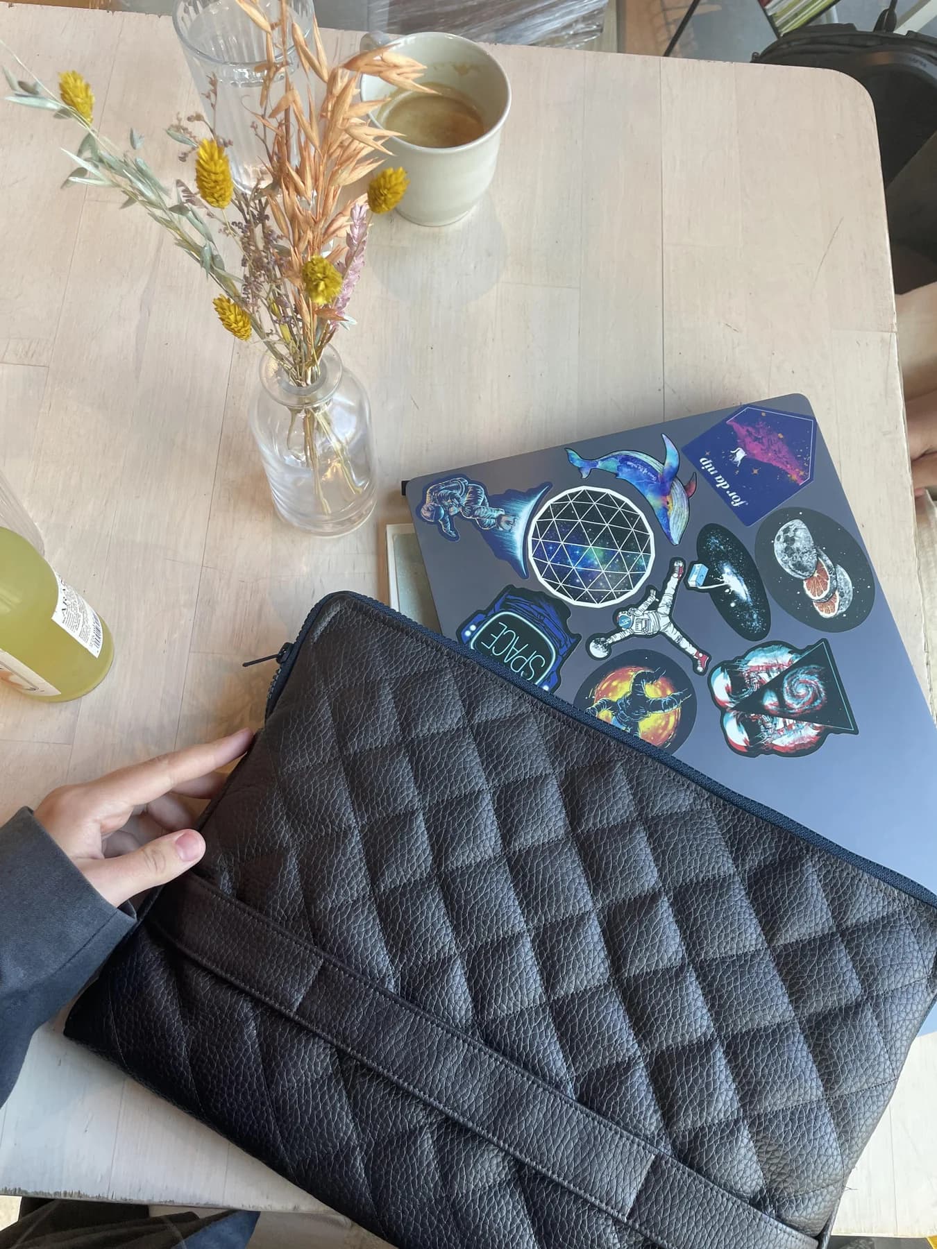 Quiltet laptopmappe i vegansk skinn – produktdetalj 7